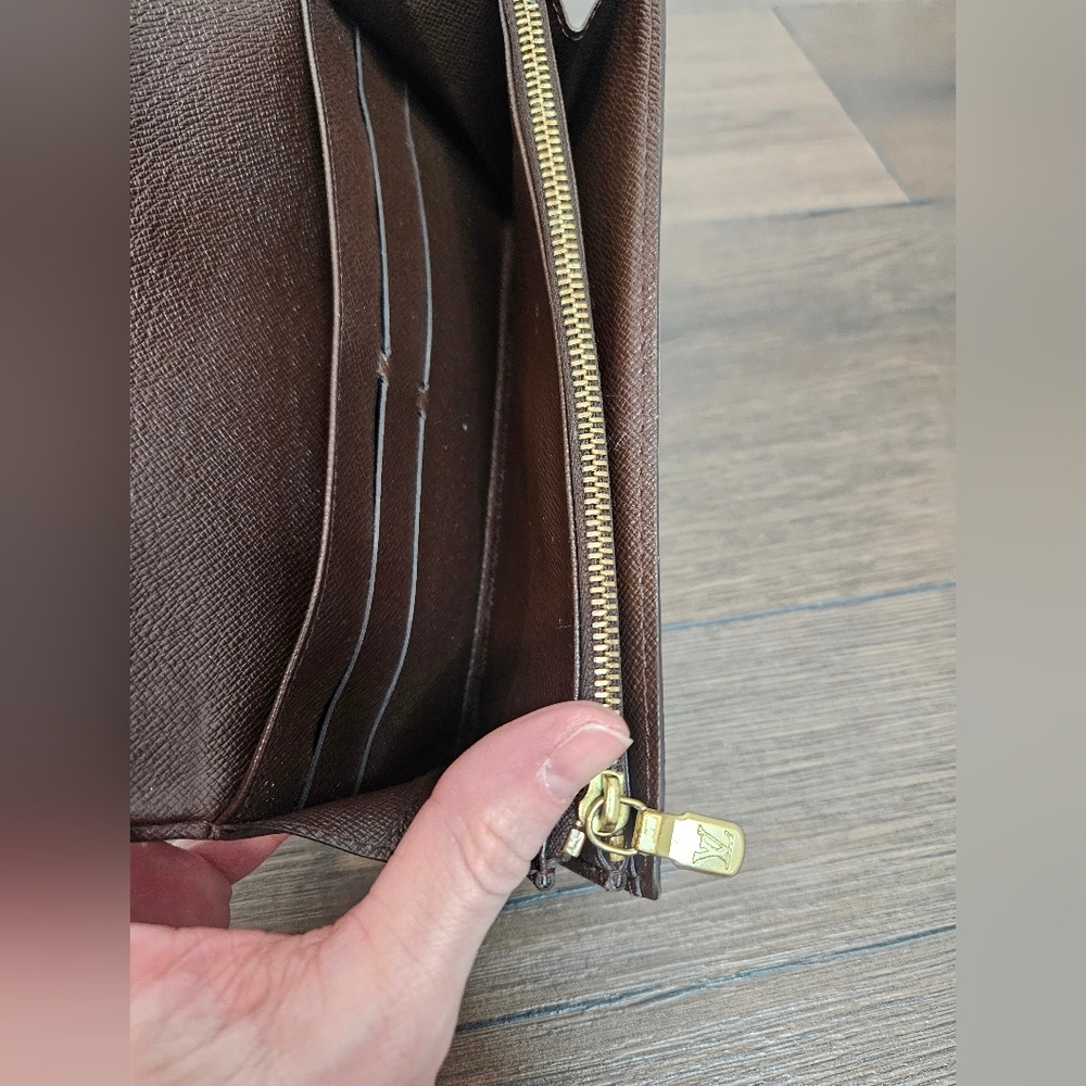Louis Vuitton Damier Ebene Sarah Wallet - Picture 5 of 16